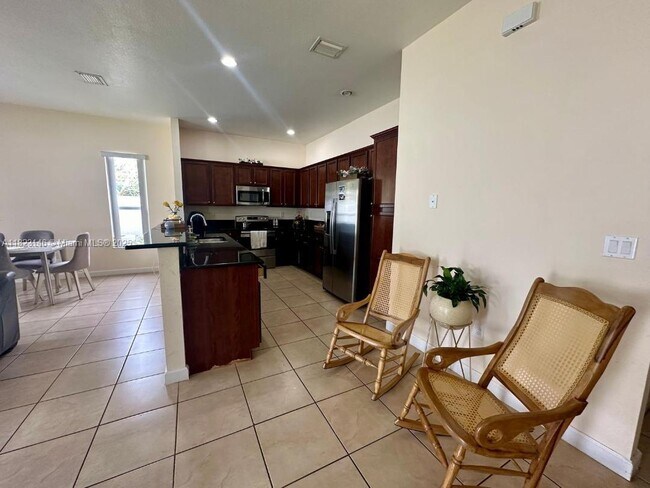 Building Photo - 9050 SW 170th Ct