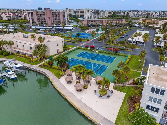 Building Photo - 7540 Bay Island Dr S