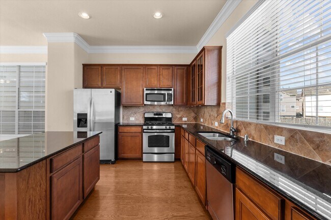 Building Photo - 3318 Clearview Villa Way