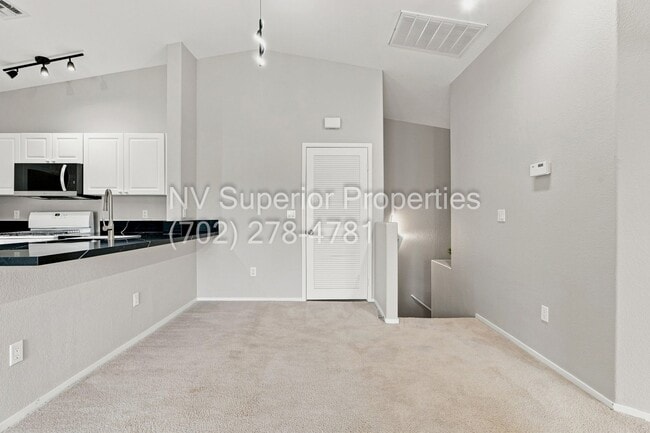 Building Photo - 8628 Tomnitz Ave