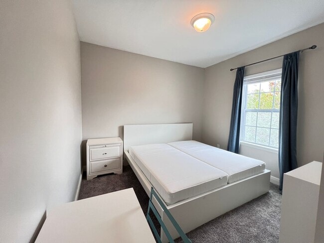 Building Photo - Perfect Home waiting for you! FULLY FURNIS...