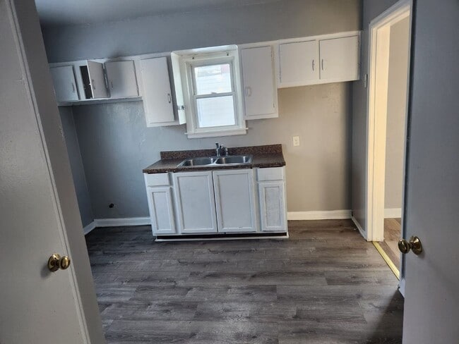 Building Photo - 4264-4266 N Sercombe Rd