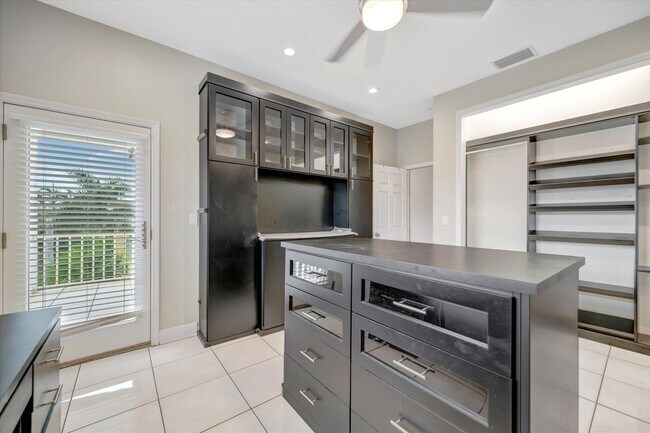 Building Photo - Stunning Annual Rental: Luxury Coastal Liv...