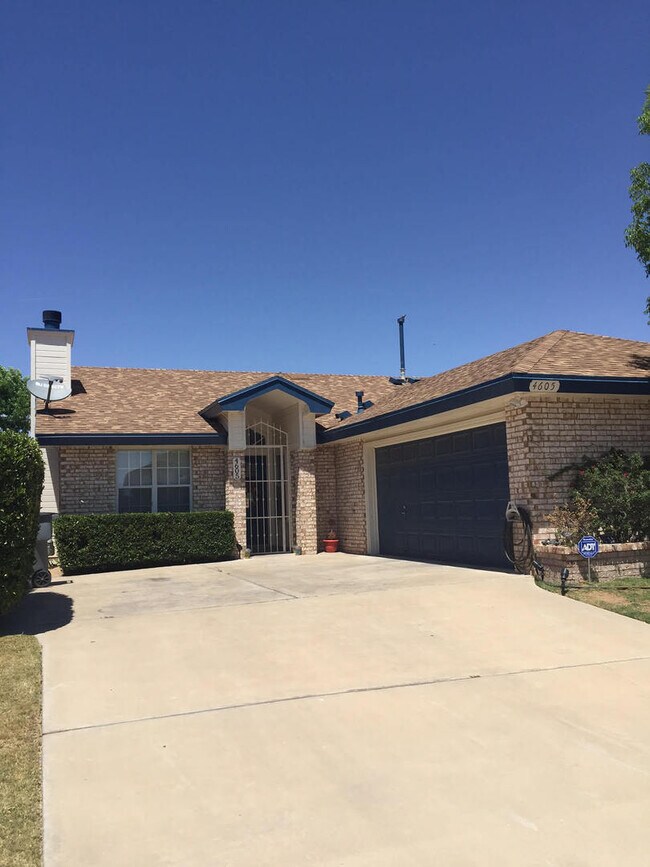 Building Photo - North HIlls in Northeast El Paso 3 bed Refrig A/C