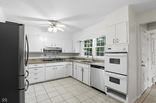 Building Photo - 2922 E Smoky Row