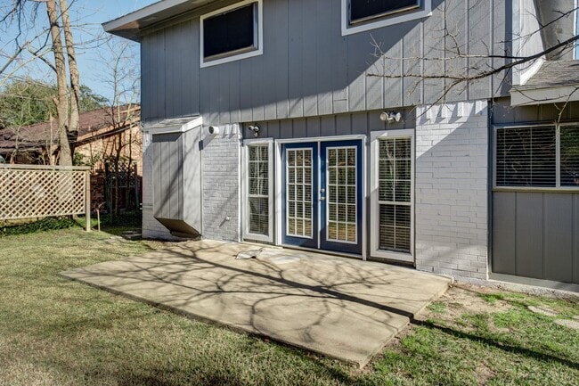 Building Photo - AUGUST 2026 MOVE IN! Beautiful 5 Bed Recently Renovated!