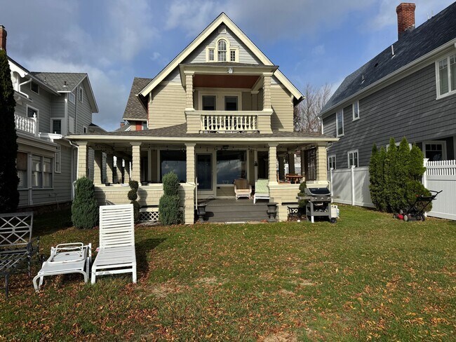 Building Photo - 3 Crescent Bluff Ave