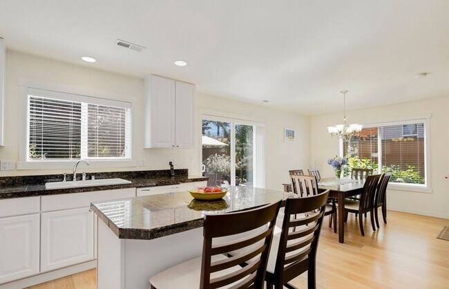 Building Photo - Snoqualmie home for rent - 3 bed, 2.5 bath, spacious loft.
