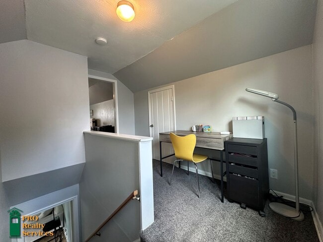 Building Photo - 3 Bedroom Home in Highland Park
