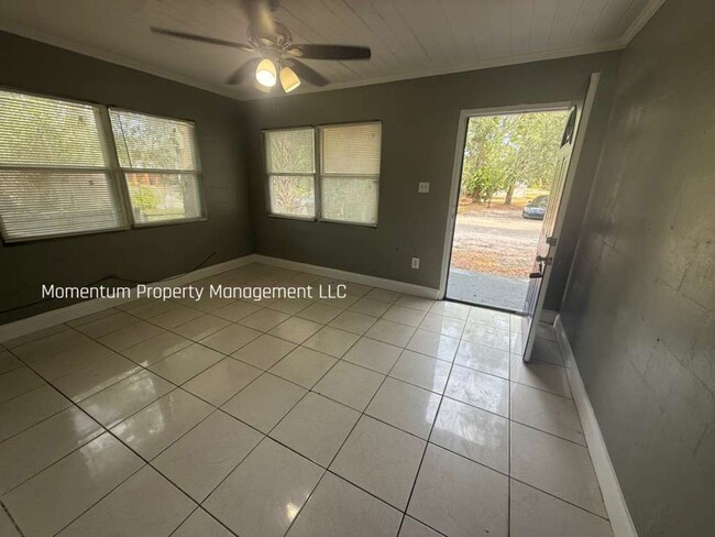 Building Photo - Cute 2/1 Duplex in Ybor City! AVAILABLE FOR IMMEDIATE MOVE IN!!