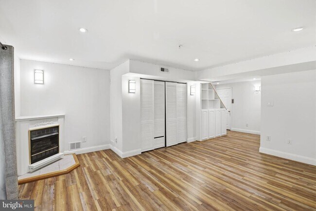 Building Photo - 3052 Benefit Ct