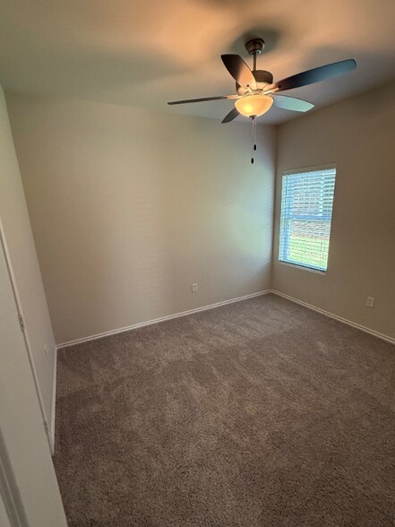 Building Photo - 3109 Mesa Dr