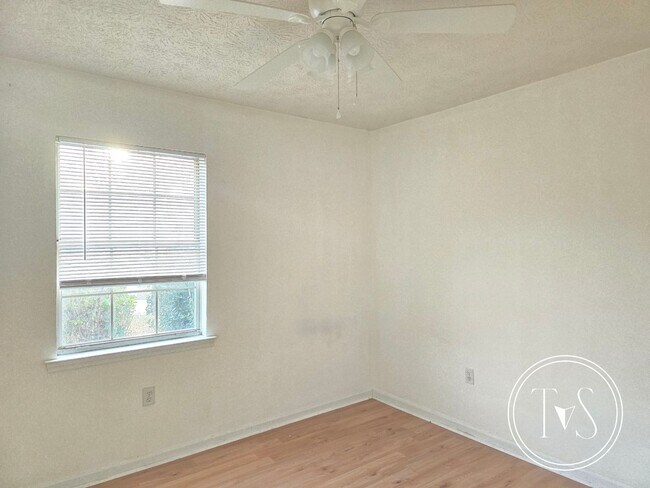 Building Photo - 613 Ryan Ln