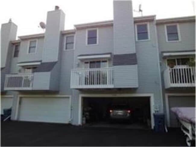 Building Photo - 1730 Merrimac Ln N