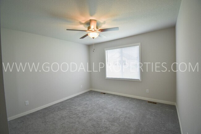 Building Photo - 3 Bedroom 2 Bath Home in Clive / Waukee School District