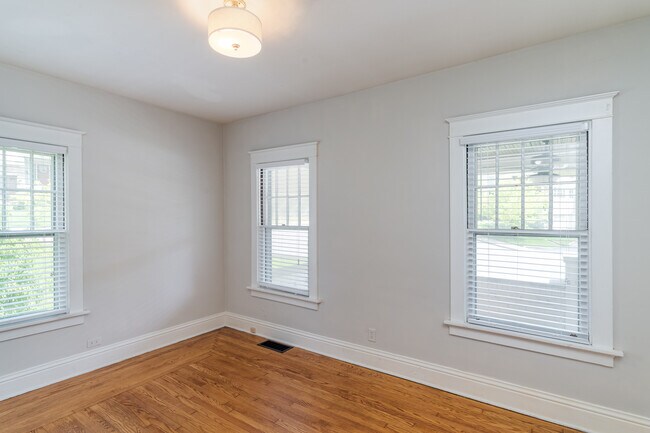 Building Photo - 601 Rushton Rd