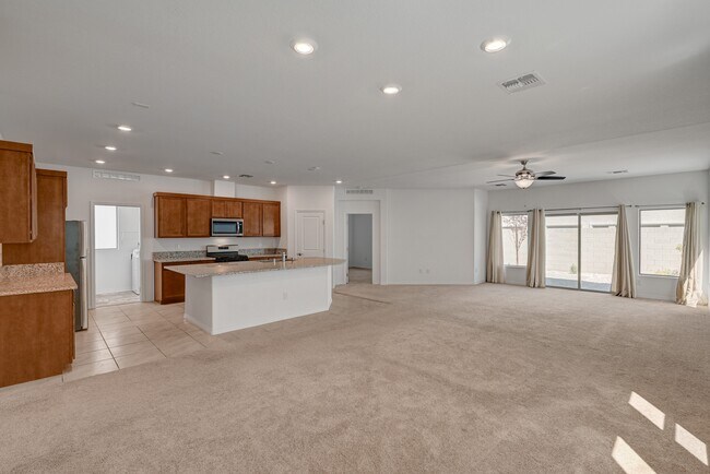 Building Photo - 630 Great River Ave