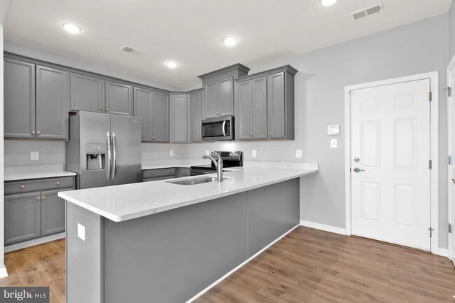 Building Photo - 9713 Glassy Creek Way