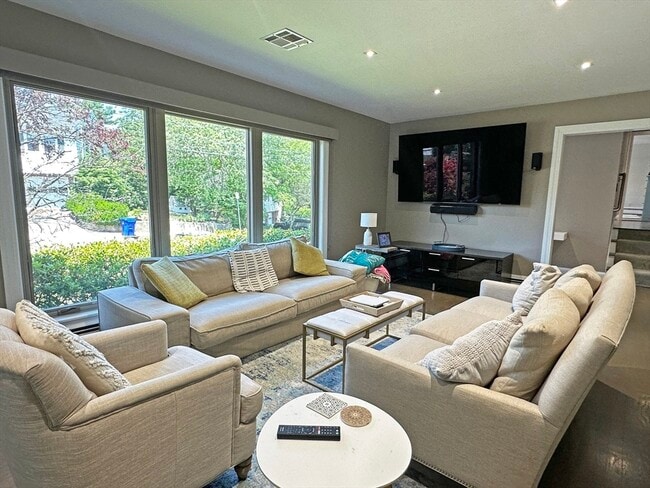 Building Photo - 6 Brownson Terrace