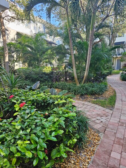 Building Photo - 2309 NE 9th Ave