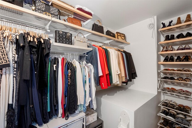 Building Photo - 6 Trails End