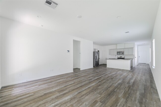Building Photo - 24106 Juniper Hts Dr