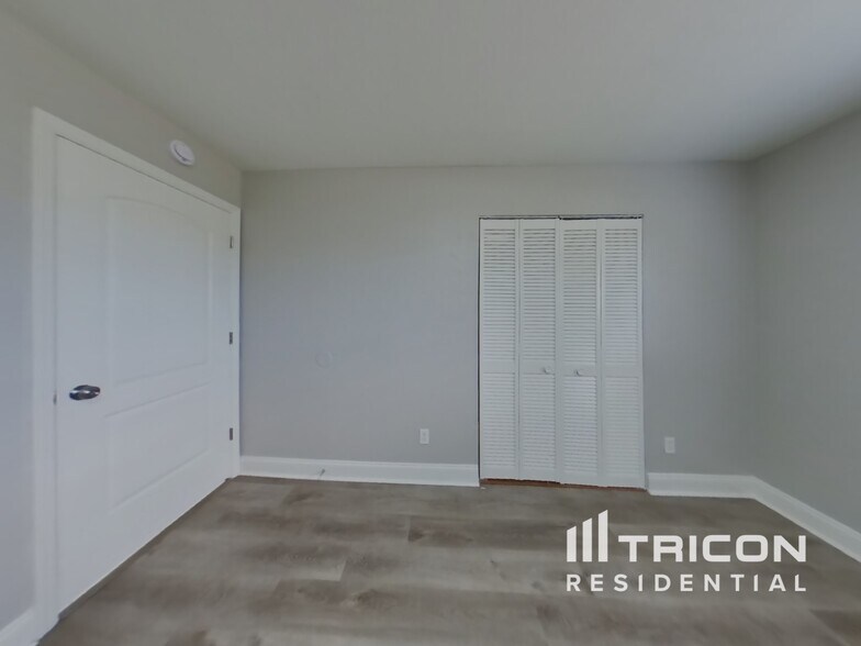 Building Photo - 2360 Date Palm Dr