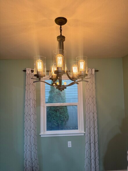 Building Photo - 11021 Spring St