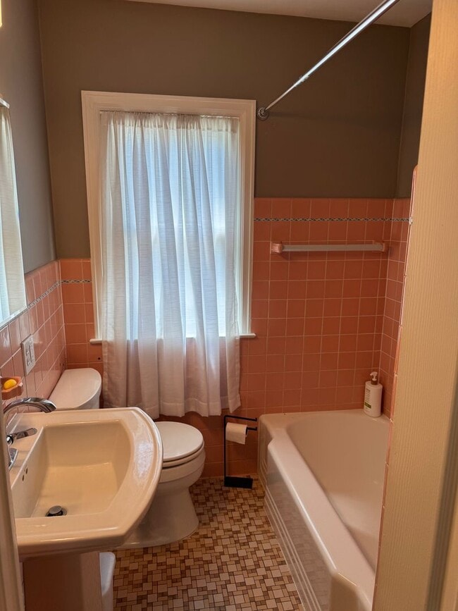 Building Photo - East Grand Rapids Gem: 4-Bedroom, 2-Bath U...