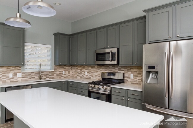 Building Photo - Pre-Leasing Modern Style Home Minutes from Campus and Downtown Fayetteville