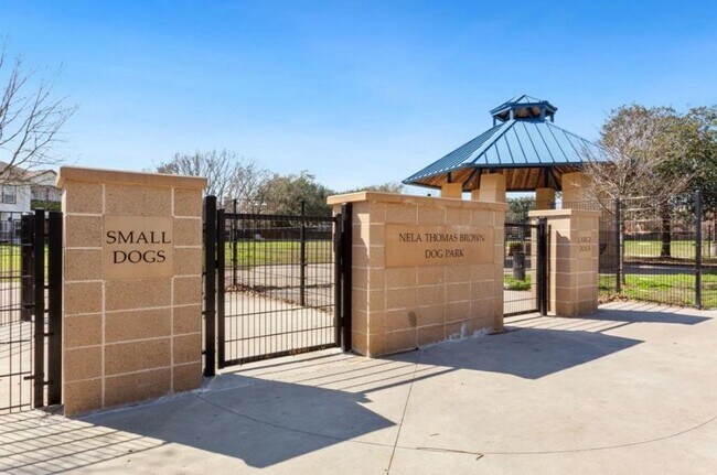 Building Photo - 11623 Waldemar Dr