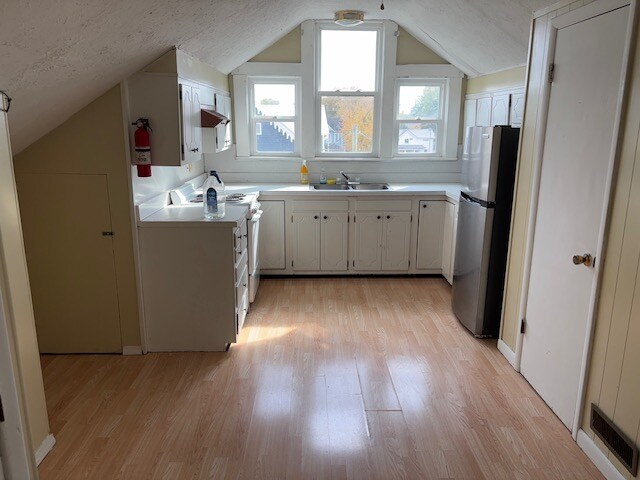 Building Photo - 609 N 6th St