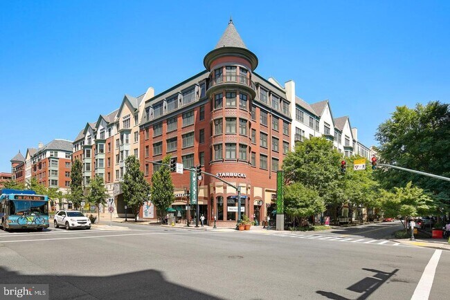 Building Photo - 118 Monroe St