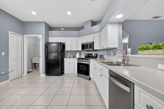 Building Photo - 27150 Nostalgia Dr