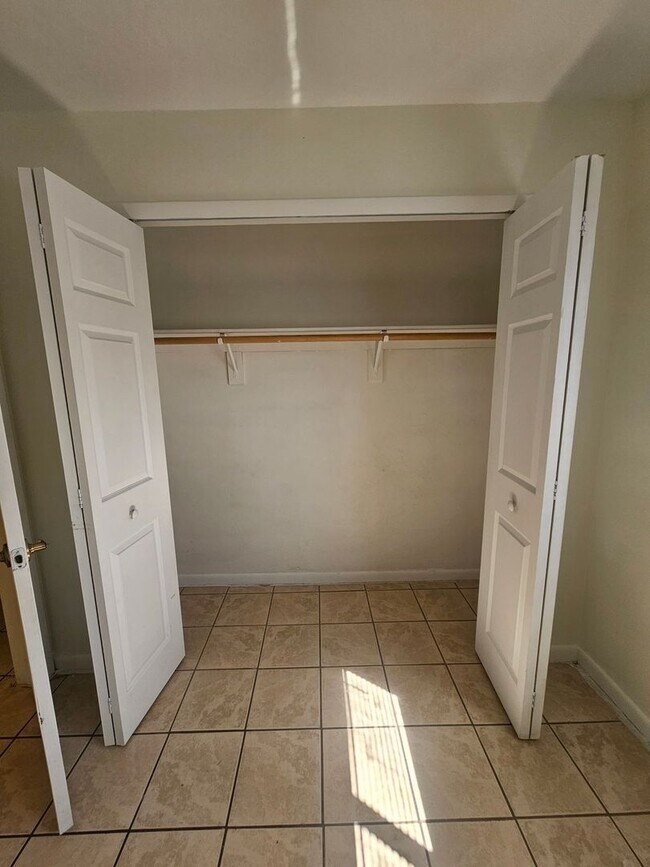 Building Photo - Location Location Location of this nice 3 ...