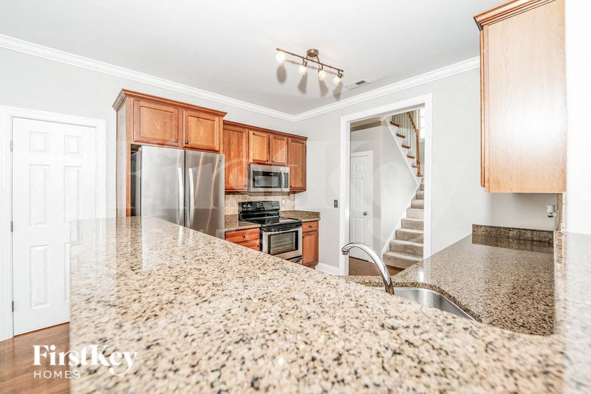 Building Photo - 8624 Highlands Dr