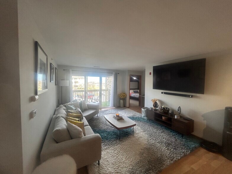 Building Photo - 530 Windstone Dr