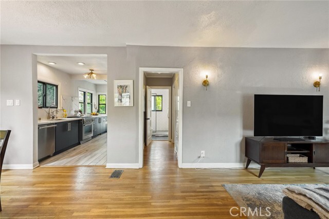 Building Photo - 1812 Las Flores Dr