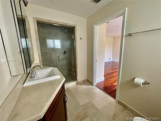 Building Photo - 10672 SW 77th Ave