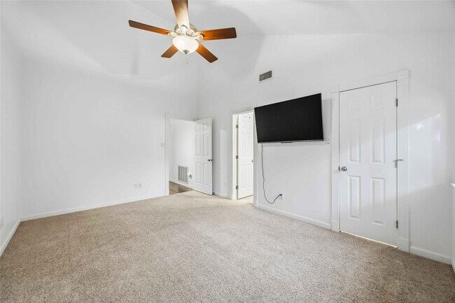 Building Photo - 2100 Commonwealth St