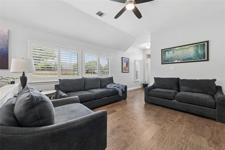 Building Photo - 1701 Prescott Dr