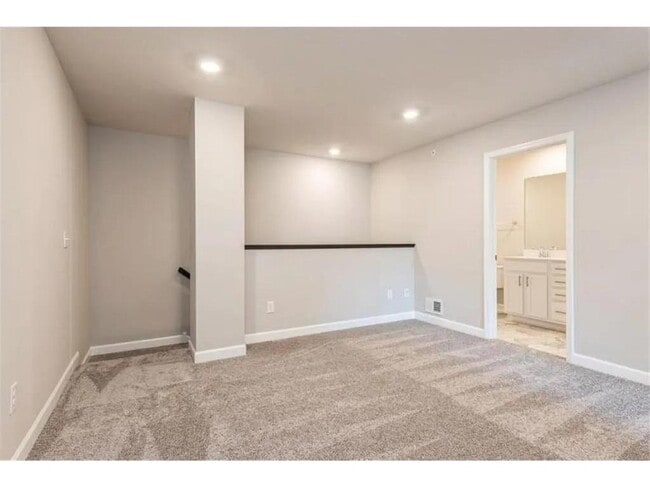 Building Photo - 10888 Fountain Pl N