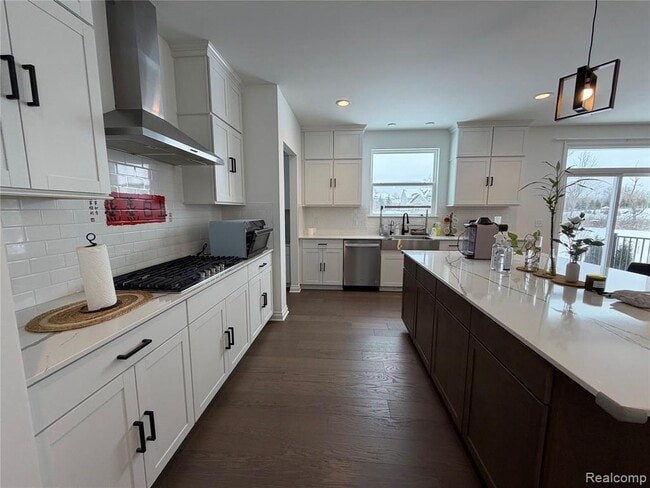 Building Photo - 51360 Whispering Rdg Dr