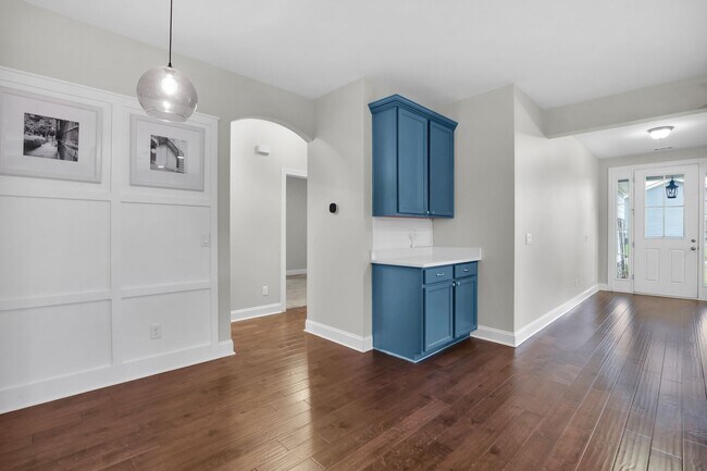 Building Photo - Spacious 4BR/3BA Pooler Home – Lagoon Views, Prime Location