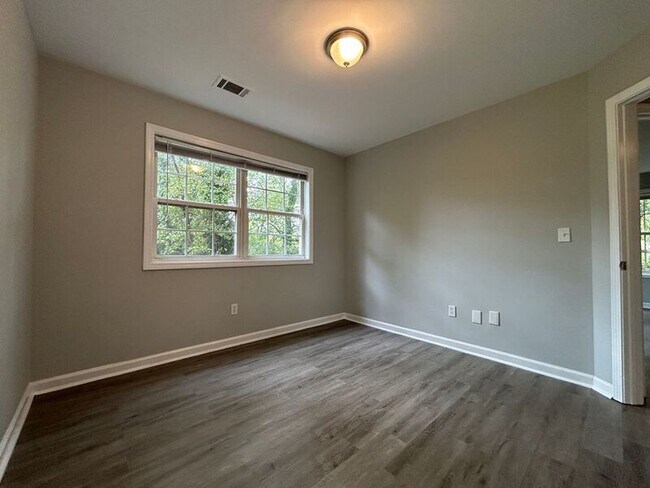Building Photo - 190 Stanhope Cir NW