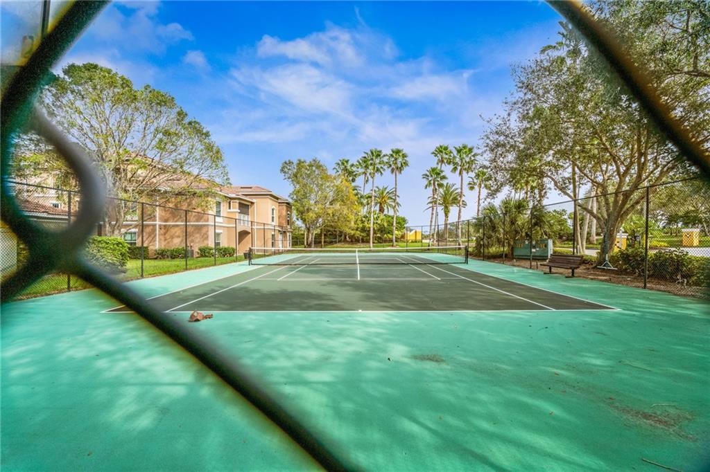 Building Photo - 5080 Fairways Cir