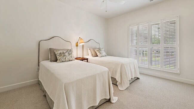 Building Photo - 20 Brandon Way