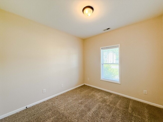 Building Photo - 728 Roanoke Drive