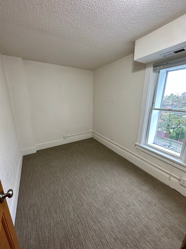 Building Photo - 1635 White St