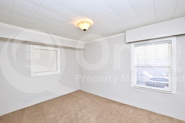Building Photo - 317 E Catalina Dr